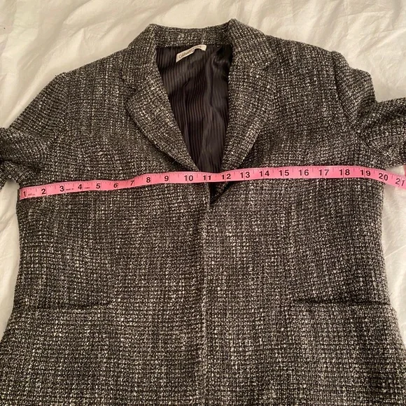 Coldwater Creek size 10 petite gray blazer. 2 front snap buttons. Tweed. - Picture 11 of 13